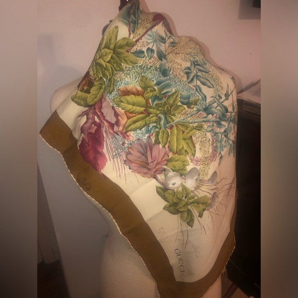 Gucci 100% Silk Scarf with Floral Print & Border - Picture 4 of 6